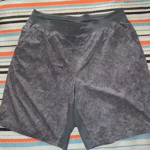 Lululemon men’s shorts size Xl gray